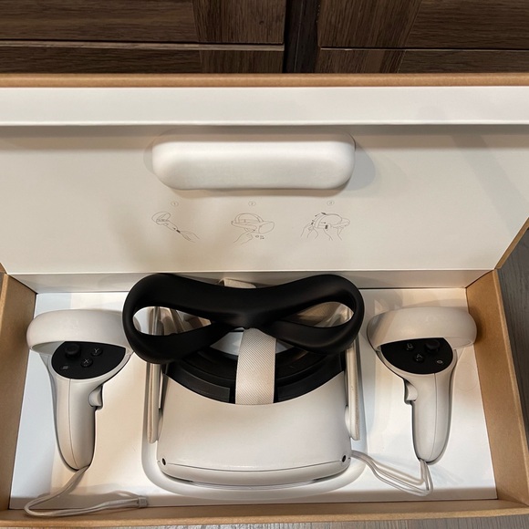 Gently pre owned Metta Quest 2 128 GB with xtra memory - Picture 5 of 8